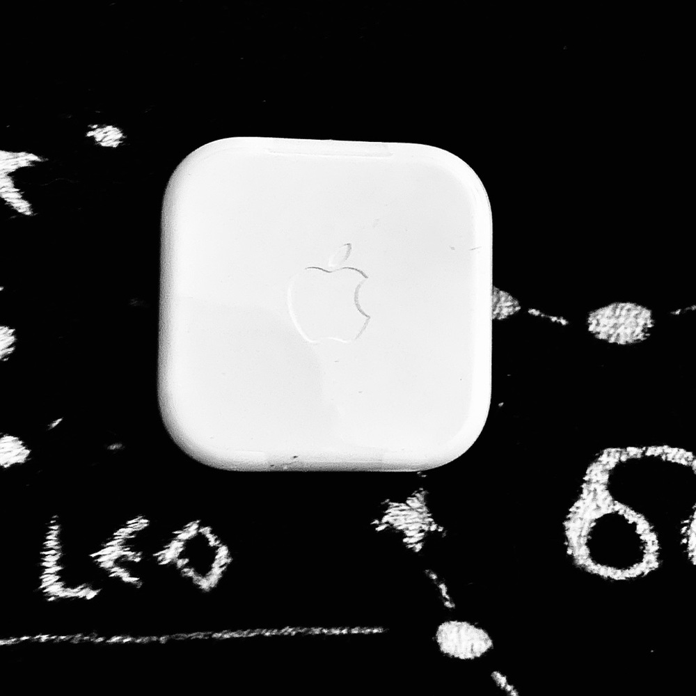 PRICE FIRM!!! NWT Apple Wired Ear Pods Aux Input - Picture 2 of 4